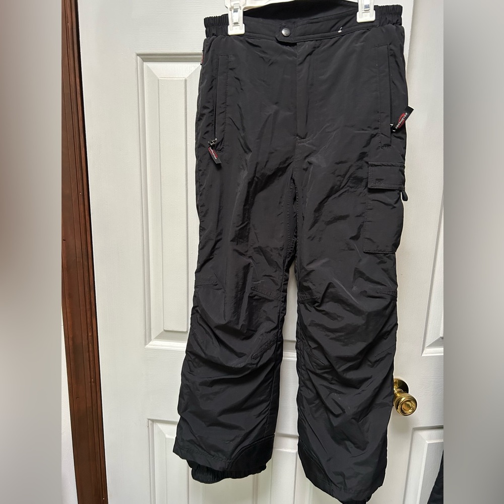 Obermeyer Black Junior Snowboard/Ski pants, black, Junior’s 12s, Cargo. RN37037.